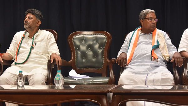 സിദ്ധരാമയ്യ ഒഴിയും? മുഖ്യമന്ത്രി കസേരയിലേക്ക് ഡികെ, പിസി അധ്യക്ഷനാകാന്‍ സതീഷ്, നിർണ്ണായക കൂടിക്കാഴ്ച