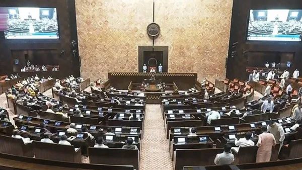 വഖഫ് ബോഡില്‍ ഇനി സ്ത്രീകളും അമുസ്ലിങ്ങളും: ഭേദഗതി ബില്‍ ലോക്സഭയില്‍ അവതരിപ്പിച്ചു