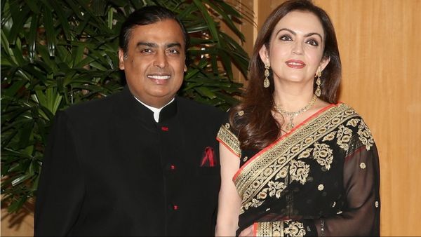 റിലയന്‍സിന്റെ ലാഭം ഞെട്ടിക്കും, മുകേഷ് അംബാനിയും നിതയും ശമ്പളമായി വാങ്ങിയ തുക ഇത്ര