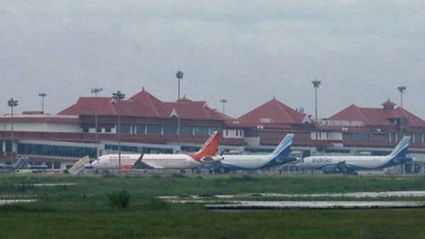 നെടുമ്പാശ്ശേരി വിമാനത്താവളത്തില്‍ സൂരക്ഷാ പരിശോധന കൂട്ടി, യാത്രക്കാരുടെ തിരക്ക് വര്‍ധിച്ചു