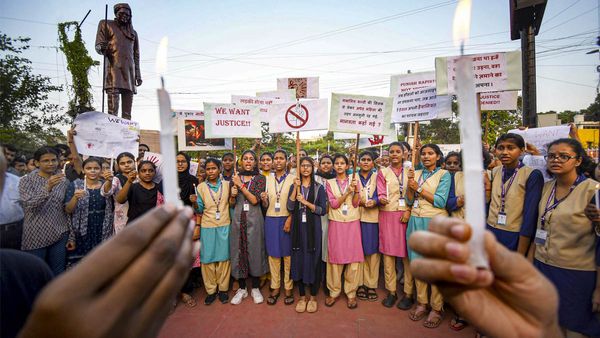 കൊല്‍ക്കത്ത ബലാത്സംഗക്കൊല: മമത ഭരണകൂടത്തിനെതിരെ രാജ്യം ഒന്നിക്കുന്നു