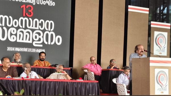 രാജ്യസ്നേഹം അടിച്ചേൽപ്പിക്കാൻ ഫാസിസ്റ്റ് ഭരണകൂടം ശ്രമിക്കുന്നുവെന്ന് സച്ചിദാനന്ദൻ