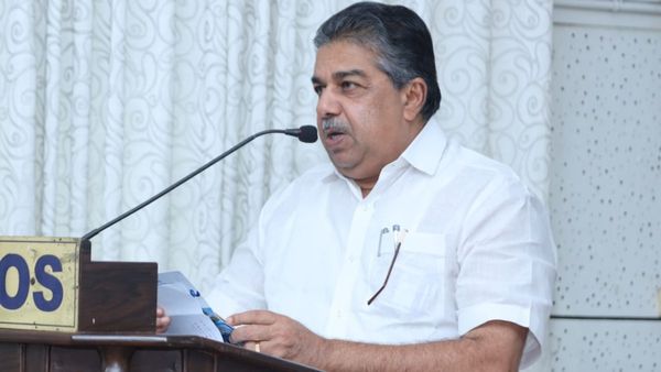 'റിപ്പോർട്ട് മുഴുവൻ വായിച്ചിട്ടില്ല, മലയാള സിനിമയിൽ എത്രയോ മാന്യൻമാരുണ്ട്'; പ്രതികരിച്ച് സജി ചെറിയാൻ