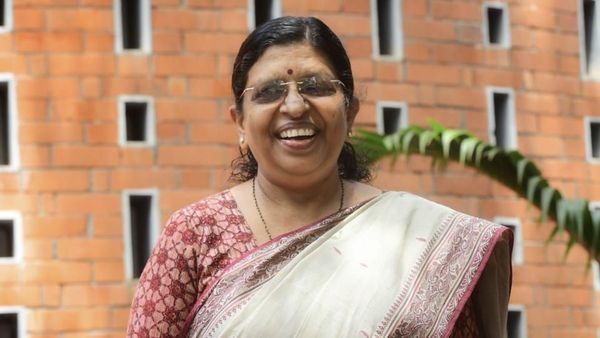 'ജസ്‌റ്റിസ്‌ ഹേമ കമ്മീഷൻ റിപ്പോർട്ട് പുറത്തുവിടേണ്ടത് സർക്കാരിന്റെ ഉത്തരവാദിത്തം'; പി സതീദേവി