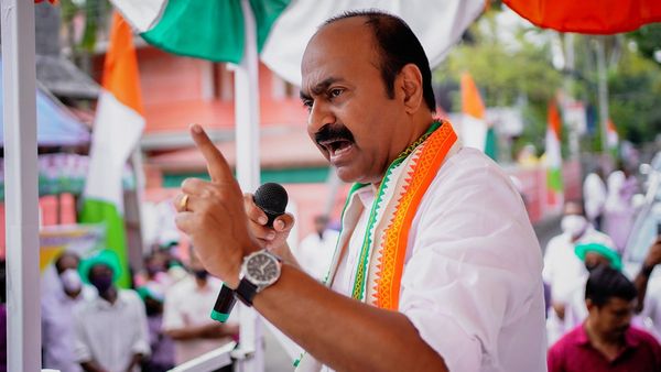 രഞ്ജിത്തിന്റേയും സിദ്ധീഖിന്റേയും രാജിയില്‍ ഒതുങ്ങില്ല; സജി ചെറിയാനും രാജിവെക്കണം: വിഡി സതീശന്‍