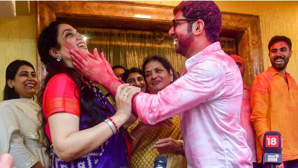 മുംബൈ സര്‍വകാലാശാല സെനറ്റ് തിരഞ്ഞെടുപ്പില്‍ എല്ലാ സീറ്റിലും വിജയിച്ച് താക്കറെ വിഭാഗം, അടിപതറി എബിവിപി