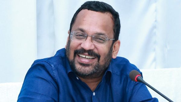 2274 ഏക്കർ സർക്കാർ ഭൂമി തിരിച്ചുപിടിച്ചു: 10 രാജ്യങ്ങളിലെ പ്രവാസികള്‍ക്ക് കൂടി ഇനി ആപ്പ് വഴി നികുതി അടയ്ക്കാം