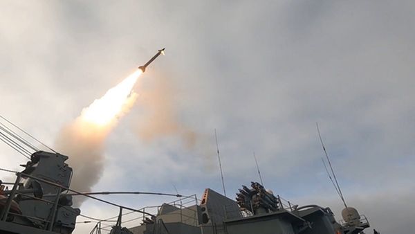 അടിക്ക് തിരിച്ചടിയോ? മൊസാദ് കേന്ദ്രം ലക്ഷ്യമാക്കി കുതിച്ച് ഹിസ്ബുള്ളയുടെ ബാലിസ്റ്റിക് മിസൈല്‍