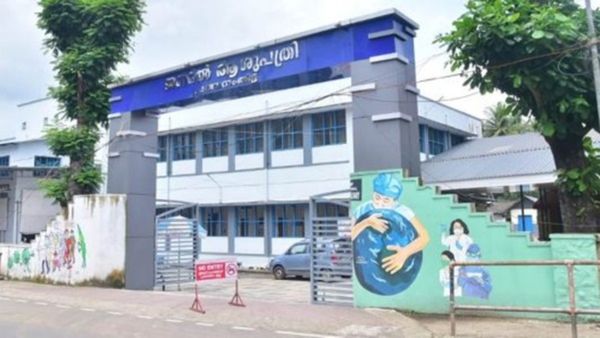 പത്തനംതിട്ട ജനറല്‍ ആശുപത്രിയില്‍ ലിഫ്റ്റ് തകരാറില്‍, രോഗികളെ ചുമന്ന് താഴെയിറക്കി; വന്‍ ദുരിതം