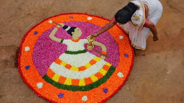 പൊന്നിന്‍ തിരുവോണത്തെ വരവേറ്റ് ലോകമെമ്പാടുമുള്ള മലയാളികള്‍: നാടും നഗരവും ഉത്സവലഹരിയില്‍