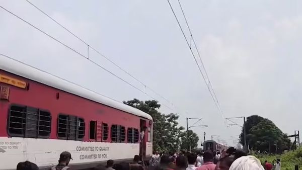 ബിഹാറില്‍ ഓടിക്കൊണ്ടിരിക്കെ പാസഞ്ചര്‍ ട്രെയിനിന്റെ ബോഗികള്‍ വേര്‍പ്പെട്ട് അപകടം