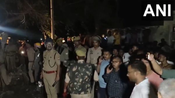 യുപിയിൽ പടക്കനിർമ്മാണ ശാലയിൽ സ്ഫോടനം; വീട് തകർന്നുവീണ് നാല് മരണം, ആറ് പേർക്ക് പരിക്ക്