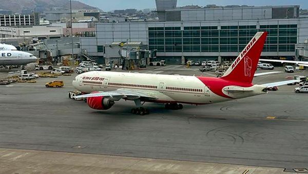 വിമാനങ്ങള്‍ക്ക് ബോംബ് ഭീഷണി: ഐഡി അഡ്രസുകള്‍ വിദേശത്ത്; നടപടി കര്‍ശനമാക്കാന്‍ വ്യോയാന മന്ത്രാലയം