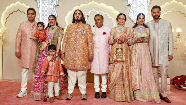 അംബാനിയുടെ മരുമക്കളും ചില്ലറക്കാരല്ല, മൂന്ന് പേരും അതിസമ്പന്നര്‍; ആസ്തി എത്രയെന്നോ?