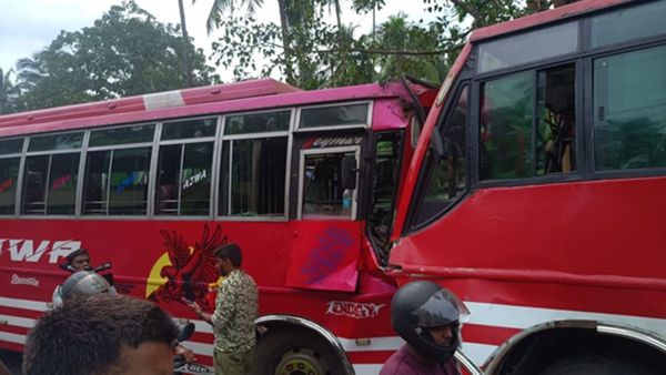 കോഴിക്കോട് സ്വകാര്യ ബസുകള്‍ കൂട്ടിയിടിച്ചു: നാല്‍പ്പതോളം പേർക്ക് പരിക്ക്, നാലുപേരുടെ നില ഗുരുതരം