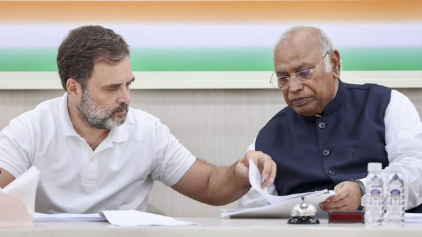 ജനങ്ങള്‍ക്ക് സ്വീകാര്യരല്ല; മഹാരാഷ്ട്രയില്‍ പത്തോളം സിറ്റിംഗ് എംഎല്‍എമാരെ കോണ്‍ഗ്രസ് ഒഴിവാക്കിയേക്കും