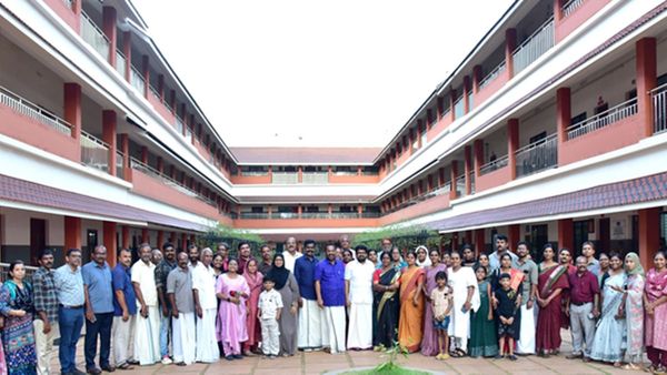 മന്ത്രിക്കും സംഘത്തിനും വിസ്മയമായി അന്താരാഷ്ട്ര നിലവാരമുള്ള മുണ്ടേരി ഗവ.ഹയർ സെക്കൻഡറി സ്കൂൾ