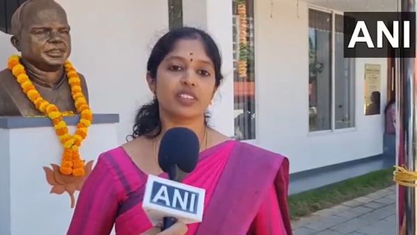 കോണ്‍ഗ്രസിന് കേരളത്തില്‍ വനിതകളില്ല, പ്രിയങ്ക ഗാന്ധിക്ക് സ്ഥാനാര്‍ഥിയാവേണ്ടി വന്നെന്ന് നവ്യ ഹരിദാസ്