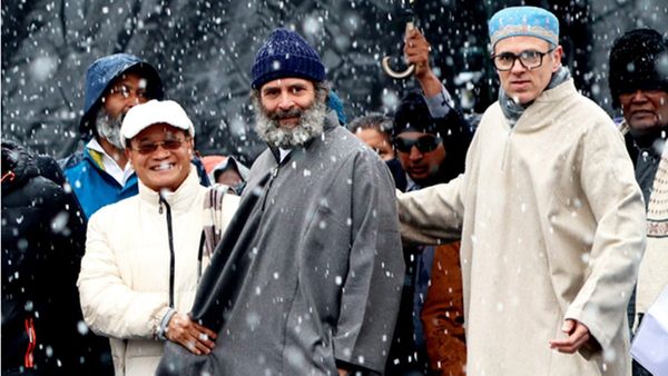 സഖ്യം വിജയിച്ചു, പക്ഷെ കോണ്‍ഗ്രസ് പരാജയപ്പെട്ടു: ജമ്മു കശ്മീരിലെ സീറ്റുകളുടെ എണ്ണം പകുതിയായി