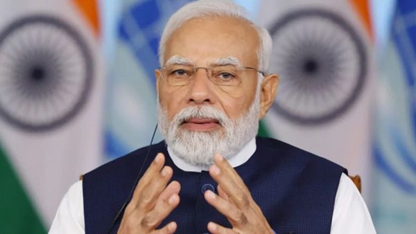 70 വയസ്സ് കഴിഞ്ഞ എല്ലാവര്‍ക്കും ആരോഗ്യ ഇന്‍ഷൂറന്‍സ്; എന്താണ് ആയുഷ്മാന്‍ ഭാരത്‌ ആരോ​ഗ്യ ഇൻഷുറൻസ്?