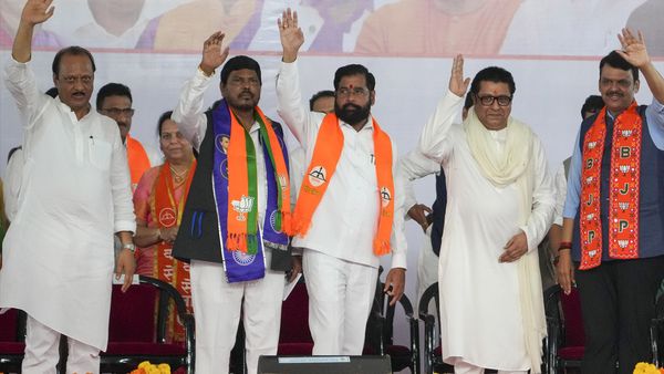 മഹായുതിയില്‍ കീറാമുട്ടിയായി സീറ്റ് വിഭജനം; 10 സീറ്റ് വേണമെന്ന് ബിജെപിയോട് അത്താവലെ