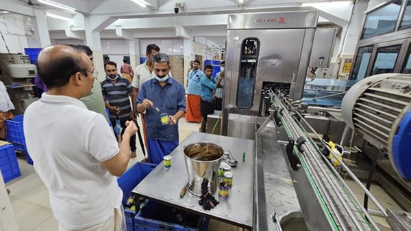 ശബരിമലയിൽ അരവണ സ്റ്റോക്ക് നിർമ്മാണം പുരോഗമിക്കുന്നു: ലക്ഷ്യം നട തുറക്കുന്നതിന് മുമ്പ് 40 ലക്ഷം ടിന്‍