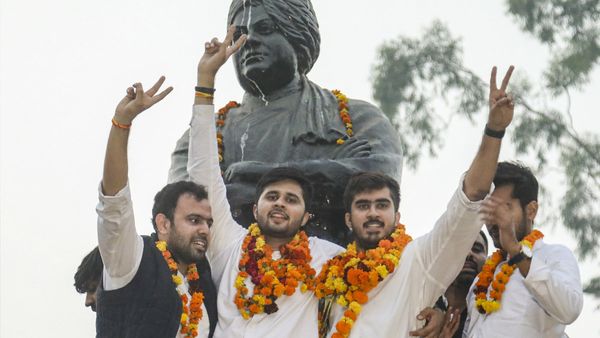 ഡല്‍ഹി യൂണിവേഴ്‌സിറ്റി ഭരണം എന്‍എസ്‌യുവിന്, എബിവിപിക്കും ആശ്വാസം; നിയമസഭയില്‍ പ്രതിഫലിക്കുമോ?