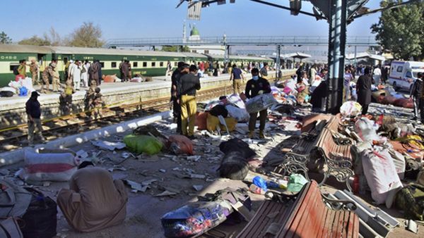 പാകിസ്ഥാനില്‍ ബോംബ് സ്ഫോടനത്തില്‍ 21 പേർ കൊല്ലപ്പെട്ടു: ആക്രമണത്തിന് പിന്നില്‍ ബിഎല്‍എ