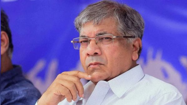 'ഞങ്ങൾ അധികാരം തിരഞ്ഞെടുക്കും'; പ്രകാശ് അംബേദ്‌കറുടെ വാക്കുകൾ ഇങ്ങനെ, വിബിഎ ആരെ പിന്തുണയ്ക്കും?