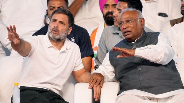 അടപടലം തകർന്നു; ജാർഖണ്ഡിൽ ഇന്ത്യ സഖ്യം വിജയിച്ചിട്ടും ആഘോഷിക്കാനാകാതെ കോൺഗ്രസ്