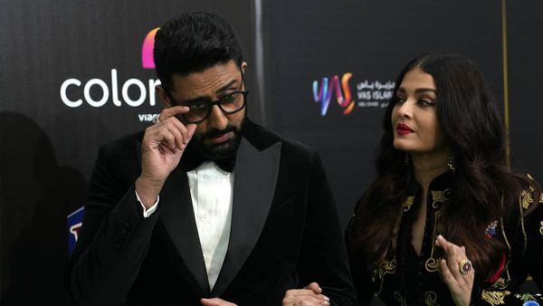 'ബച്ചന്‍' ഇല്ലാതെ ഐശ്വര്യ റായ്, വിവാഹമോചന വാര്‍ത്തകള്‍ സത്യമോ?