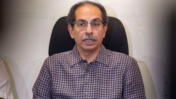 സ്ത്രീകള്‍ക്ക് ധനസഹായം, 25 ലക്ഷം ഇന്‍ഷുറന്‍സ് പരിരക്ഷ; പ്രകടന പത്രിക പുറത്തുവിട്ട് ഉദ്ധവ് താക്കറെ