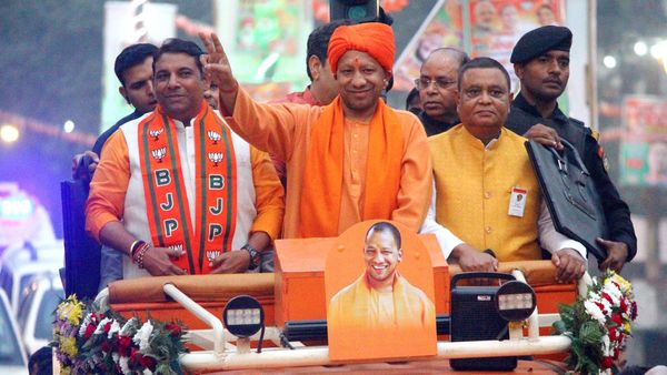 അഖിലേഷിന് ഷോക്ക്, ആ രണ്ട് സീറ്റും പോയി; യുപിയുടെ ട്രെന്‍ഡ് വീണ്ടും മാറ്റി യോഗി