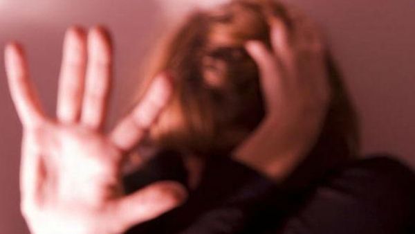 ഒഡീഷയില്‍ ആദിവാസി യുവതിക്ക് നേരെ ക്രൂരമായ ആക്രമണം: മനുഷ്യ വിസർജ്ജം മുഖത്ത് പുരട്ടി