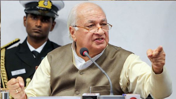 'എസ്എഫ്‌ഐ ക്രിമിനല്‍ക്കൂട്ടം, പൊലീസിനെ മുഖ്യമന്ത്രി സ്വതന്ത്രമായി വിടുന്നില്ല'; ആരിഫ് മുഹമ്മദ് ഖാന്‍