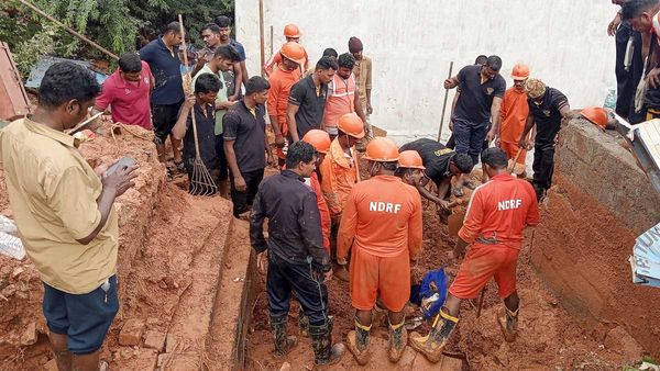 തിരുവണ്ണാമലൈയില്‍ നിന്ന് ഏഴ് മൃതദേഹങ്ങള്‍ കണ്ടെടുത്തു, വീണ്ടും ഉരുള്‍പൊട്ടല്‍