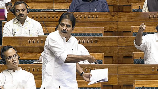 കെസി വേണുഗോപാല്‍ ഉന്നയിച്ചത് കളർകോട് അപകടം; മന്ത്രിയുടെ മറുപടി ബൈപ്പാസ് നിർമ്മാണത്തില്‍: പ്രതിഷേധം