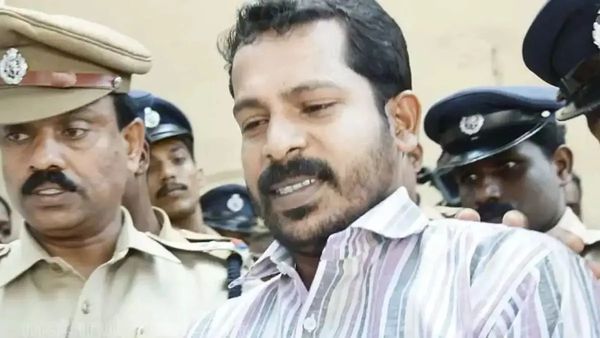 ടിപി വധക്കേസ് പ്രതി കൊടി സുനിക്ക് 30 ദിവസത്തെ പരോൾ; ജയിലിൽ നിന്നും പുറത്തിറങ്ങി, വിമർശിച്ച് കെകെ രമ