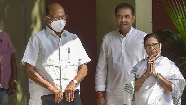 ഇന്ത്യ മുന്നണിയുടെ നേതാവാകാൻ മമതയ്ക്ക് പിന്തുണയുമായി ശരദ് പവാർ; 'അതിനുള്ള കഴിവുണ്ട്', ശങ്കിച്ച് കോൺഗ്രസ്