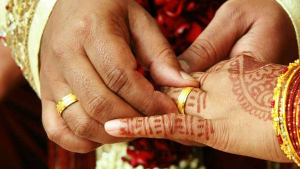 ഭാര്യ അറിയാതെ രണ്ടാം വിവാഹം കഴിക്കാനെത്തി; അവസാന നിമിഷം സിനിമയെ വെല്ലുന്ന ട്വിസ്റ്റ്! വരനും ഞെട്ടി