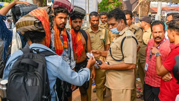 ശബരിമല: കാനനപാതയിലൂടെ എത്തുന്ന ഭക്തർക്ക് പ്രത്യേക പരിഗണന; നടപ്പന്തലിലെ വരിനില്‍ക്കല്‍ ഒഴിവാക്കാം