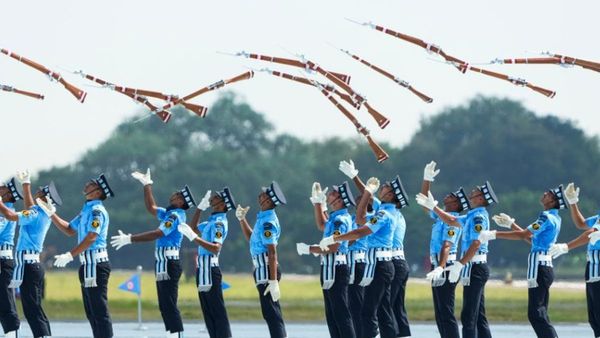 മാസം 40000 വരെ ശമ്പളം; 4 വർഷത്തിന് ശേഷം തിരികെ പോരുമ്പോള്‍ 10 ലക്ഷവും: വായുസേന അഗ്നിവീറുകളെ വിളിക്കുന്നു