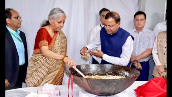 ബജറ്റിനു മുന്‍പായി അല്‍പം 'മധുരം'; ഹല്‍വ വിളമ്പുന്നത് ധനമന്ത്രി: ഹല്‍വ സെറിമണിയുടെ പ്രാധാന്യം അറിയാം