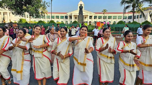 Kerala School Kalolsavam Points 2025: അവസാന ദിവസം ഇഞ്ചോടിച്ച് പോരാട്ടം; കപ്പ് ആർക്ക്? സ്കൂള്‍ അവധിയും