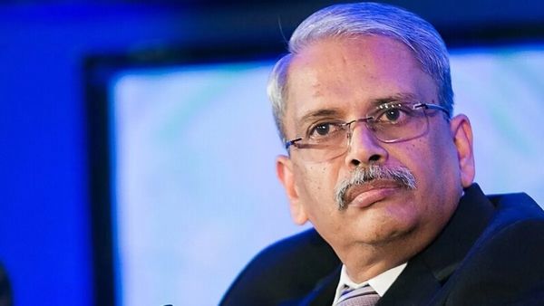 'ഹണി ട്രാപ്പിൽ കുടുക്കി, ജാതീയമായി അധിക്ഷേപിച്ചു'; ഇൻഫോസിസ് സഹസ്ഥാപകൻ ക്രിസ് ​ഗോപാലകൃഷ്ണനെതിരെ കേസ്