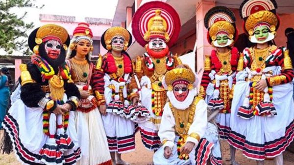 കലോത്സവം: കാല്‍നൂറ്റാണ്ടിന് ശേഷം കപ്പുയർത്തി തൃശൂർ; ഒരു പോയിന്റിന്റെ ലീഡ് മാത്രം; നാളെ സ്കൂള്‍ അവധിയുണ്ടോ?