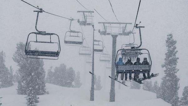 സ്പെയിനിൽ സ്കീലിഫ്റ്റ് അപകടം; നിരവധി പേർക്ക് പരിക്ക്..9 പേരുടെ നില ഗുരുതരം,80 ഓളം പേർ കുടുങ്ങിക്കിടക്കുന്നു