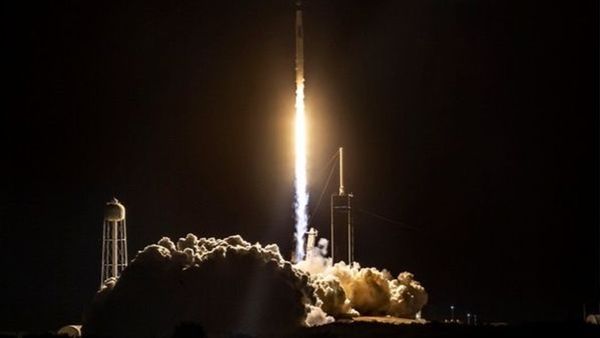 വിമാനങ്ങള്‍ക്ക് പുതിയ ഭീഷണി; കാരണം മസ്‌കിന്റെ സ്‌പേസ് എക്‌സ് റോക്കറ്റുകള്‍; പരിഹാരം തേടി വിമാനക്കമ്പനികള്‍