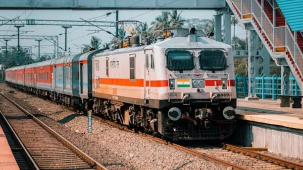 എസി കോച്ചില്‍ സുഖയാത്ര, ടിക്കറ്റ് നിരക്ക് തുച്ഛം! അറിയാമോ ഈ ബജറ്റ് ഫ്രണ്ട്‌ലി ട്രെയിനിനെ കുറിച്ച്