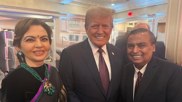 ട്രംപിന്റെ വിരുന്നില്‍ പങ്കെടുത്ത് മുകേഷ് അംബാനിയും നിത അംബാനിയും: വേറേയും 100 പ്രമുഖർ